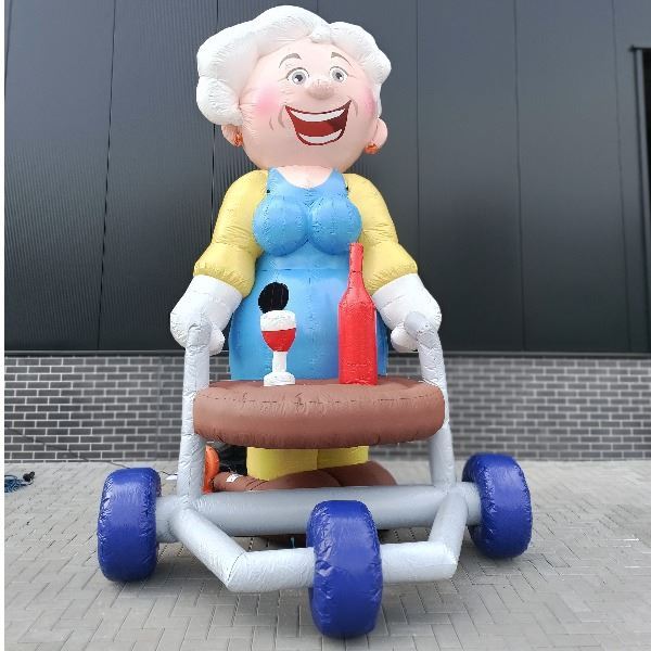 Opblaasbare Sarah met Rollator Opblaasbare Sarah met Rollator